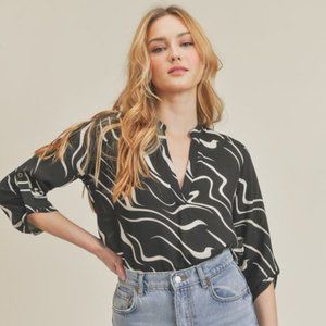 ⚡FINAL SALE! Black and White Wave Print Blouse